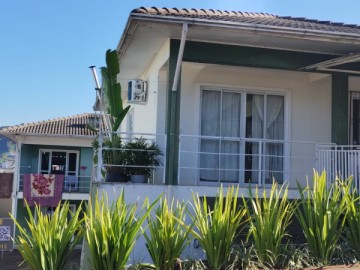 2 Casas e Terreno. Bairro Itaíba.