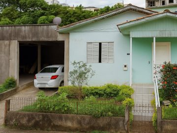 CASA COM TERRENO